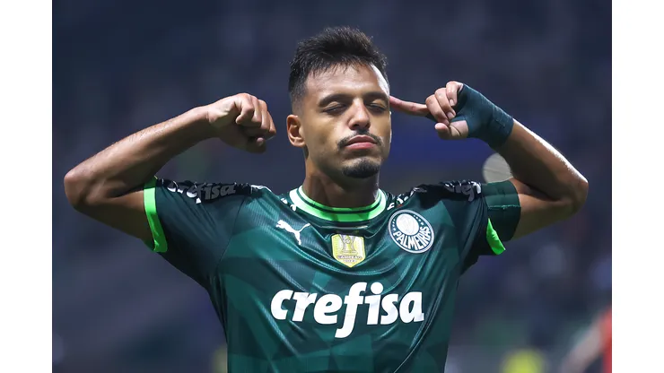 Gabriel Menino jogador do Palmeiras comemora seu gol durante partida contra o Tombense no estádio Arena Allianz Parque pelo campeonato Copa do Brasil 2023. Volante foi cobrado pela torcida.