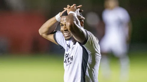 Botafogo recusa oferta por Júnior Santos.
