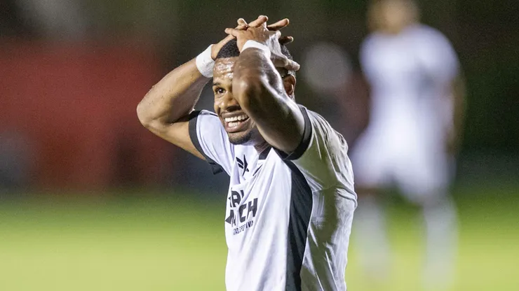 Botafogo recusa oferta por Júnior Santos.