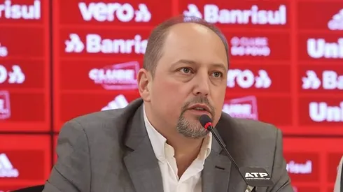 Alessandro Barcellos não segurou as lágrimas – Foto: Reprodução/Twitter