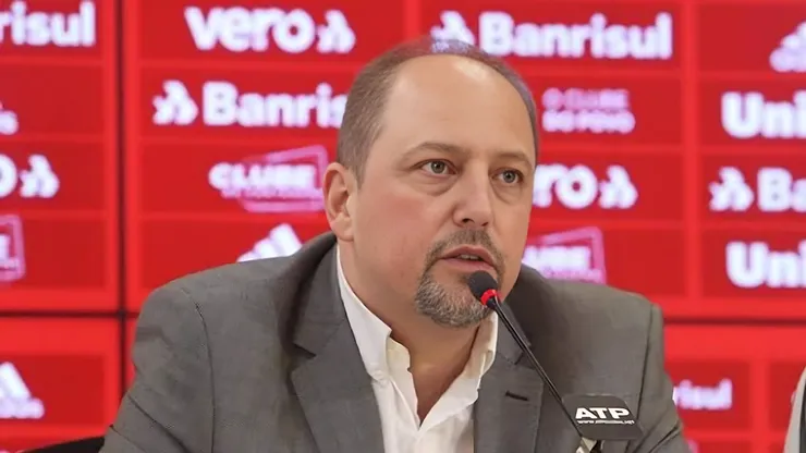 Alessandro Barcellos não segurou as lágrimas - Foto: Reprodução/Twitter