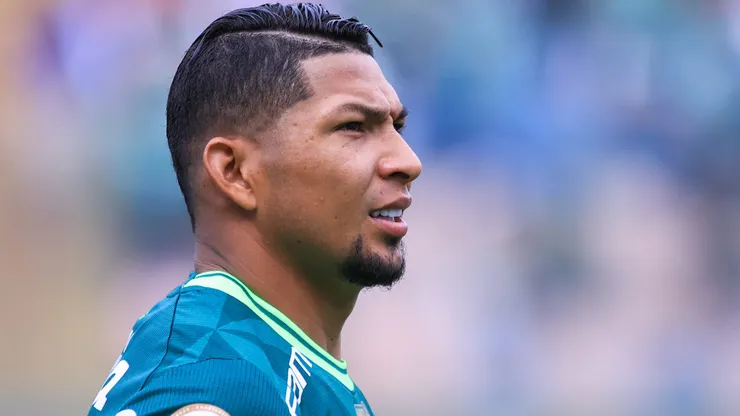 Rony jogador do Palmeiras durante partida contra o Santos no estadio Arena Barueri pelo campeonato Brasileiro A 2023. Verdão definiu preço para vender o jogador.