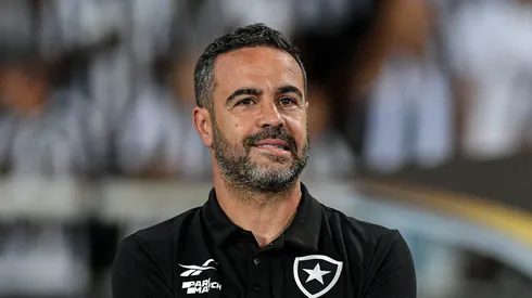 Artur Jorge pode receber reforços em breve no Botafogo.