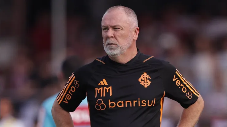 Mano Menezes ex-técnico do Internacional durante partida contra o São Paulo no estádio Morumbi pelo campeonato BRASILEIRO A 2023.