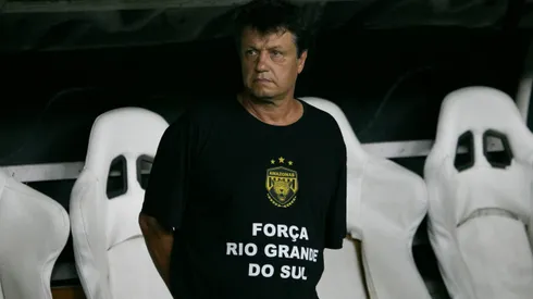 Adilson Batista durante confronto contra o Ceará na Série B.