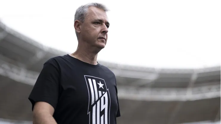 Tiago Nunes comandou o Botafogo até o início de 2024.