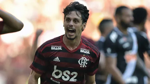 Rodrigo Caio atuando no Flamengo em 2022