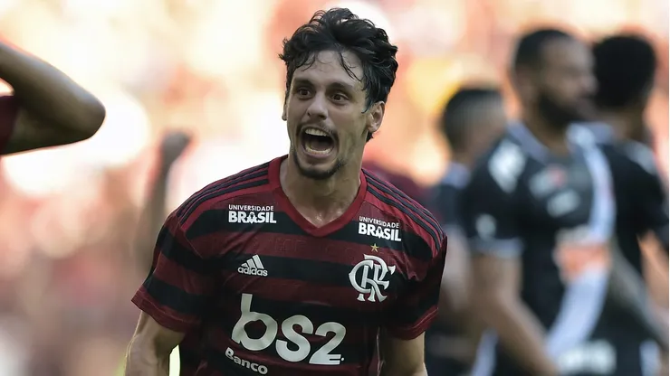 Rodrigo Caio atuando no Flamengo em 2022