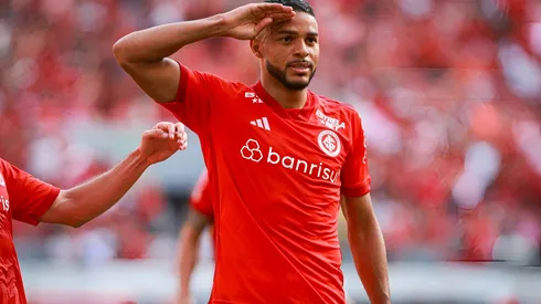 Wanderson jogador do Internacional comemora seu gol durante partida contra o Ypiranga no estádio Beira-Rio pelo campeonato Gaúcho 2024. Atacante avançou na recuperação da lesão.