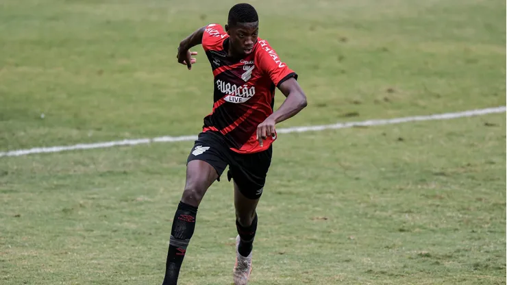 Matheus Babi não anda tendo bom desempenho no Peñarol.