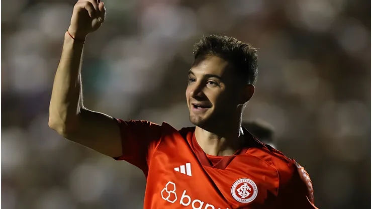 Alário jogador do Internacional (RS) comemora gol durante a partida contra o Asa (AL) no estádio Coaracy da Mata Fonseca em Arapiraca (AL) pela copa do Brasil 2024, nesta quarta-feira (28). Foto: Marlon Costa/AGIF
