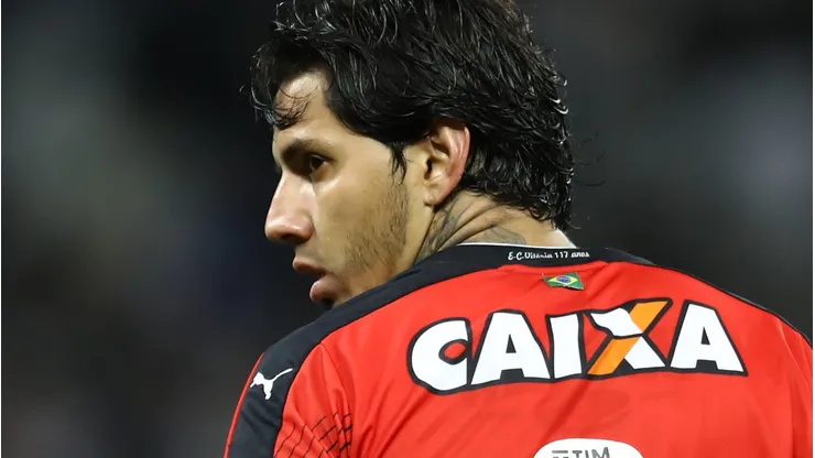 Victor Ramos do Vitoria durante partida contra o Corinthians pelo Campeonato Brasileiro de 2016 na Arena Corinthians.