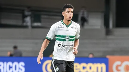 Thalisson atuando no Coritiba em 2023