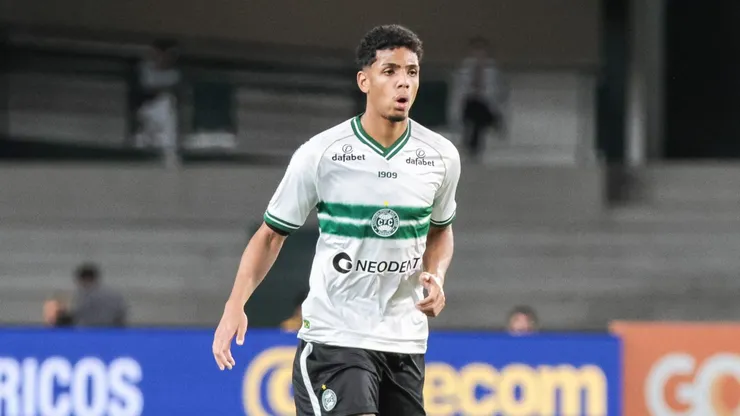 Thalisson atuando no Coritiba em 2023