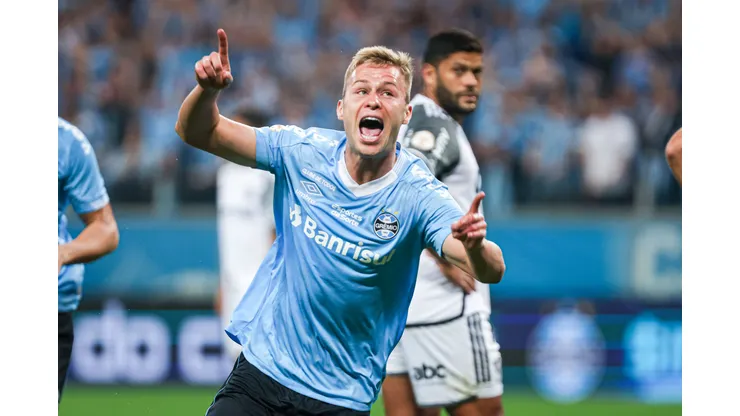 Ronald 'cria' da base do Grêmio