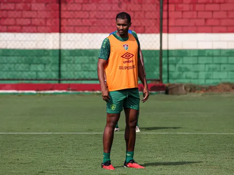 Marlon treina com bola e fica mais próximo de retorno aos gramados