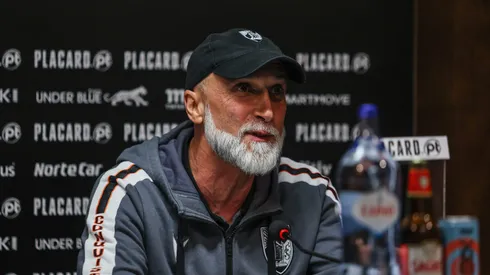 Foto: Divulgação/Vitória de Guimarães – Álvaro Pacheco em entrevista coletiva.