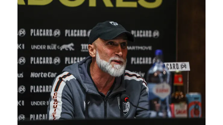 Foto: Divulgação/Vitória de Guimarães - Álvaro Pacheco em entrevista coletiva.
