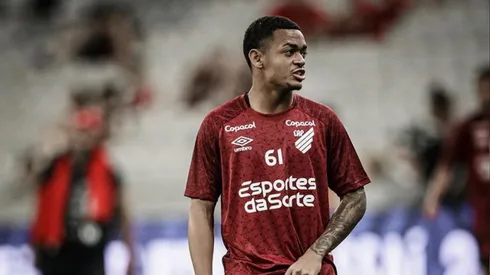 Leo Derik foi lembrado pelo técnico Ramon Menezes – Foto: Divulgação/Instagram