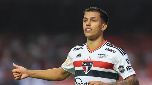 Igor Vinicius jogador do São Paulo durante partida contra o Fortaleza no estádio Morumbi pelo campeonato Brasileiro A 2022. Lateral sofreu críticas da torcida.