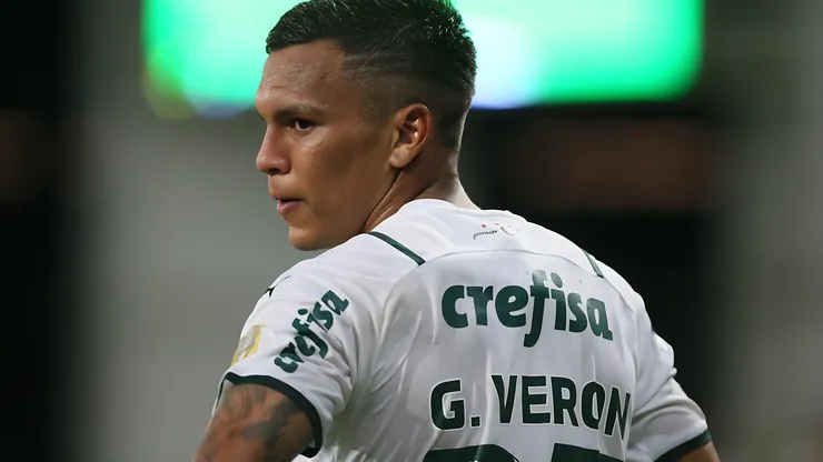 Gabriel Veron jogador do Palmeiras durante partida contra o Cuiabá no estádio Arena Pantanal pelo campeonato Brasileiro A 2021. Ponta sofreu pressão da torcida.