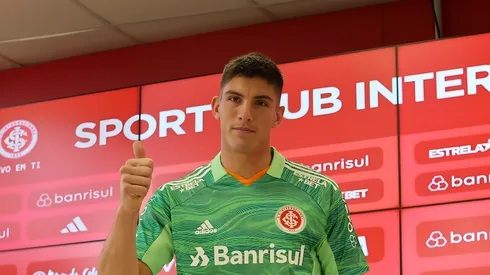 Apresentação do jogador Sérgio Rochet na sala de imprensa do clube. Goleiro quer paralisação da Libertadores