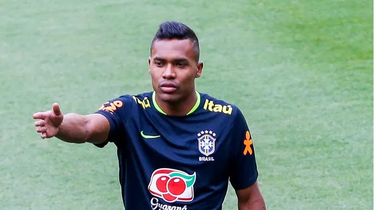 Alex Sandro chegou a ser especulado no São Paulo