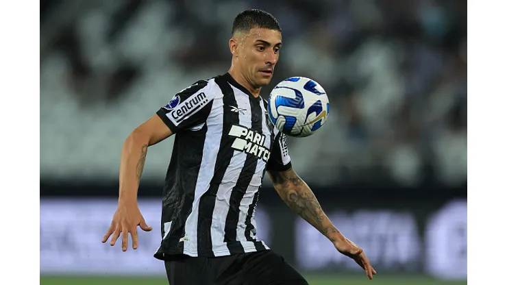 Philipe Sampaio jogando no Botafogo em 2023