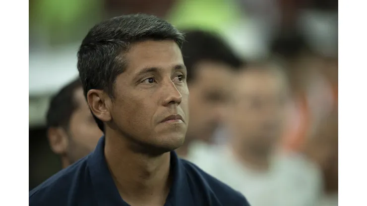 Thiago Carpini, durante passagem pelo São Paulo, em confronto contra o Flamengo no Campeonato Brasileiro de 2024.
