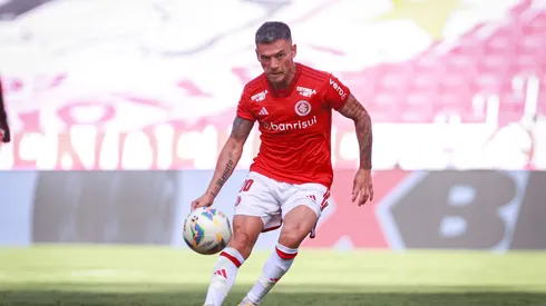 Aránguiz ficou de fora da Copa América – Foto: Maxi Franzoi/AGIF
