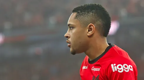 Vitor Roque jogador do Athletico-PR durante partida contra o Flamengo no estádio Arena da Baixada pelo campeonato Copa do Brasil 2023.