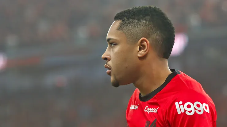 Vitor Roque jogador do Athletico-PR durante partida contra o Flamengo no estádio Arena da Baixada pelo campeonato Copa do Brasil 2023.