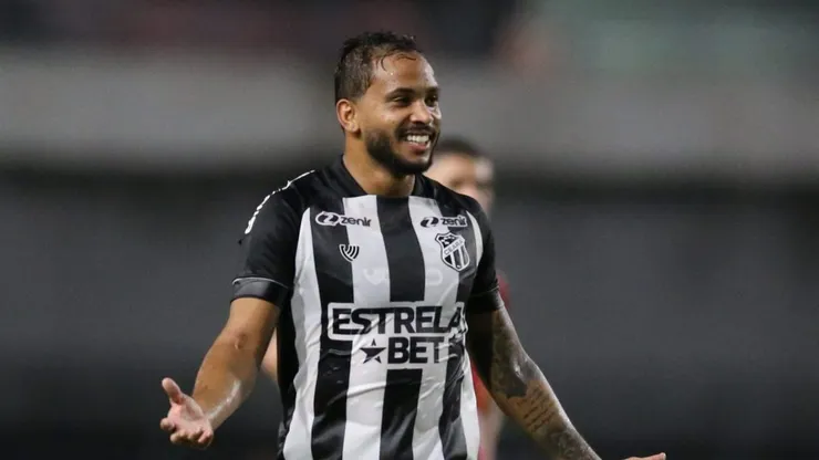 Lance durante a partida entre CRB e Ceara no estadio Rei Pele em Maceio (AL), pela Copa do Brasil 2024, nesta quinta-feira (2). Marlon Costa/AGIF