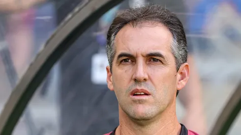 Léo Condé não é mais o técnico do Vitória.