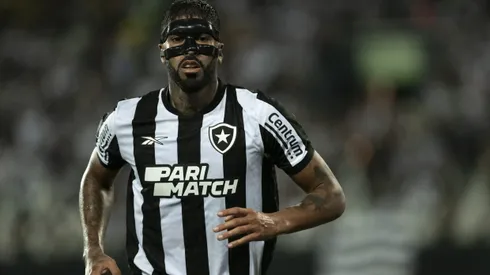 Zagueiro pode defender o Glorioso já na próxima rodada do Brasileirão.