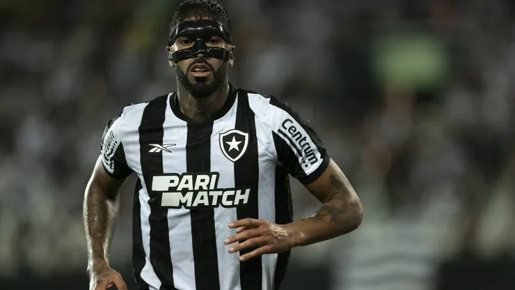 Zagueiro pode defender o Glorioso já na próxima rodada do Brasileirão.