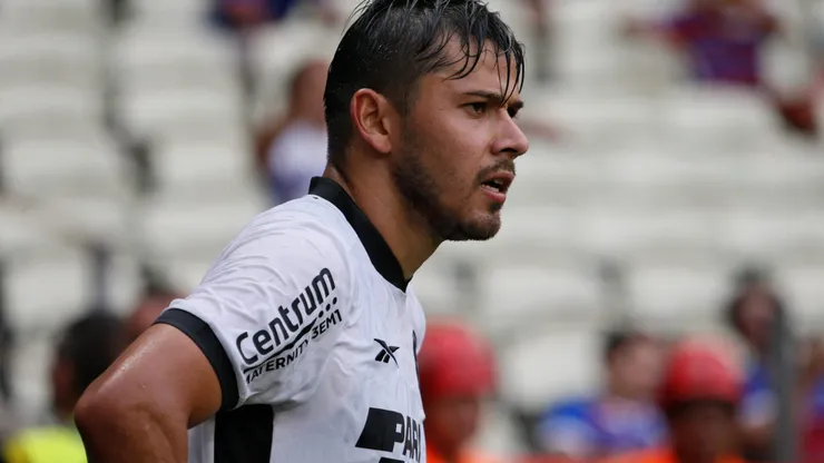 Romero e Diego Hernández ficaram de fora da viagem para Lima, no Peru.