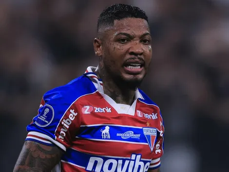 Marinho chora no banco ao ser vaiado, após empate do Fortaleza