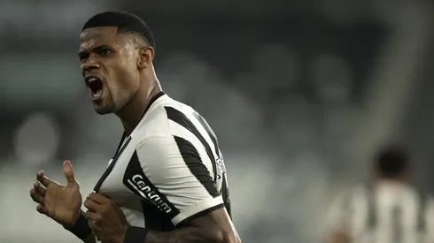 Júnior Santos começou no banco contra o Fortaleza - Foto: Jorge Rodrigues/AGIF