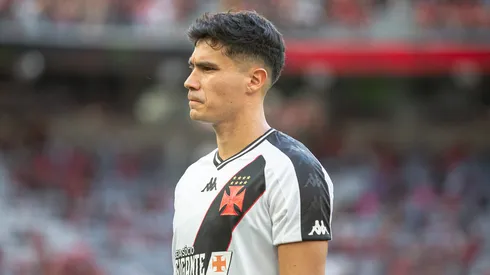 Galdames jogador do Vasco durante partida contra o Athletico-PR no estadio Arena da Baixada pelo campeonato Brasileiro A 2024.