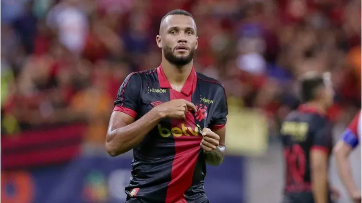 Gustavo Coutinho jogador do Sport comemora seu gol durante partida contra o Juazeirense no estadio Arena Pernambuco pelo campeonato Copa Do Nordeste 2024. Rafael Vieira/AGIF