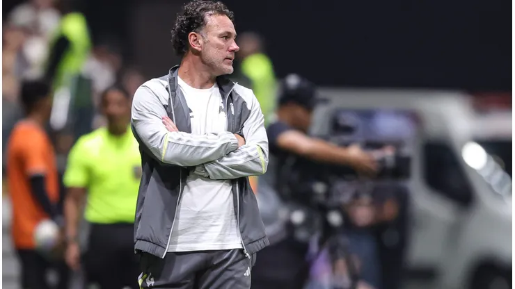 Milito durante confronto contra o Sport na Copa do Brasil de 2024. Treinador definiu um alvo para a janela de julho.