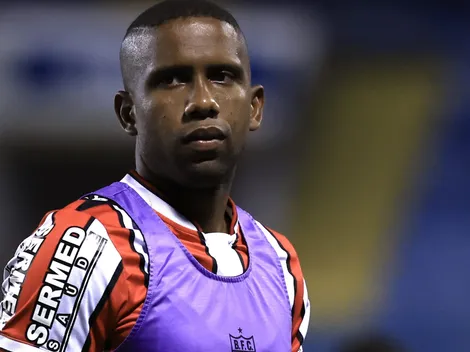 Athletico-PR avalia contratação de ex-jogador do São Paulo