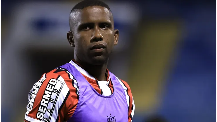 Jonas Toró em partida contra o Palmeiras no Campeonato Paulista de 2024. Jogador está na mira do Athletico.