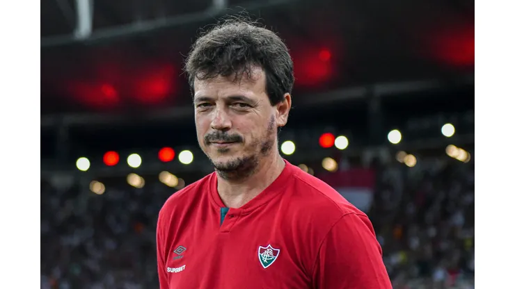 Fernando Diniz durante confronto contra o Bragantino no Campeonato Brasileiro de 2024.