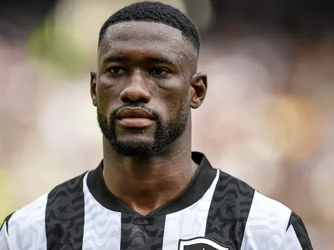 Bastos celebra sequência de jogos na defesa do Botafogo