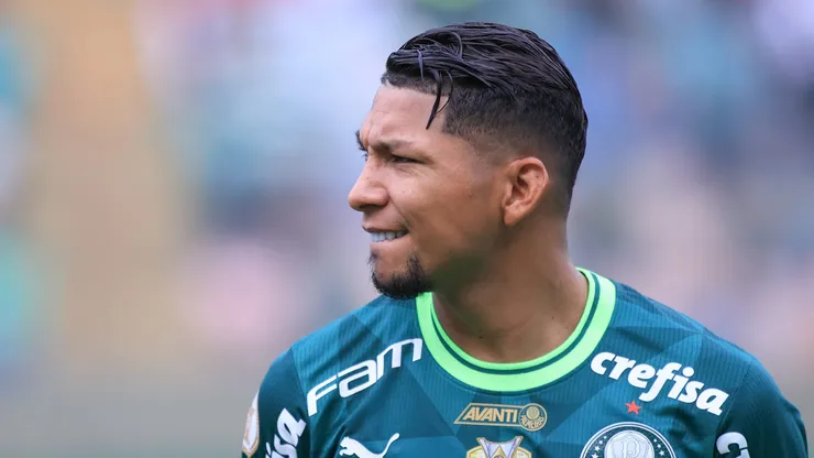 Rony jogador do Palmeiras durante partida contra o Santos no estadio Arena Barueri pelo campeonato Brasileiro A 2023. Atleta foi pedido no rival.