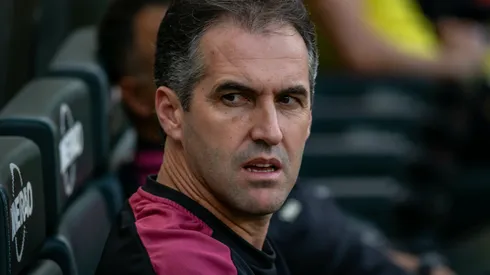 Leo Conde tecnico do Vitoria durante partida contra o Cruzeiro no estadio Mineirao pelo campeonato Brasileiro A 2024. Fernando Moreno/AGIF