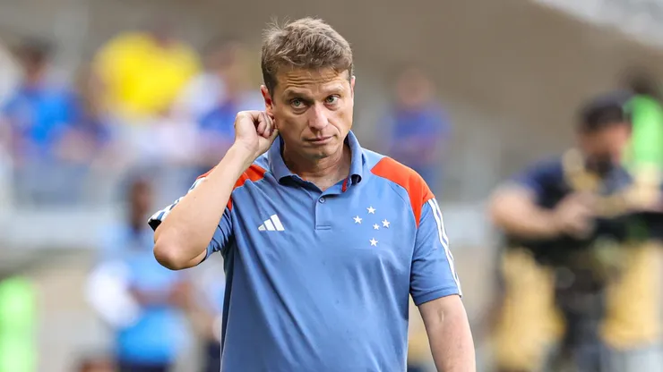 Fernando Seabra tecnico do Cruzeiro durante partida contra o Vitoria no estadio Mineirao pelo campeonato Brasileiro A 2024.