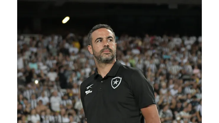 Artur Jorge tecnico do Botafogo durante partida contra o Bahia no estadio Engenhao pelo campeonato Brasileiro A 2024.